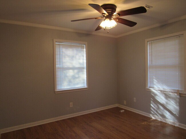 Building Photo - Contact Peggy 501 676 1758