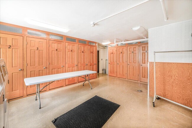 Building Photo - 401 Ridgewood Ave
