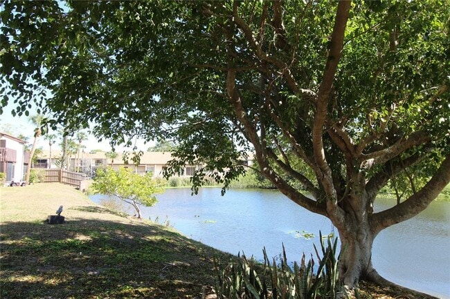 Building Photo - 2628 Hidden Lake Dr N