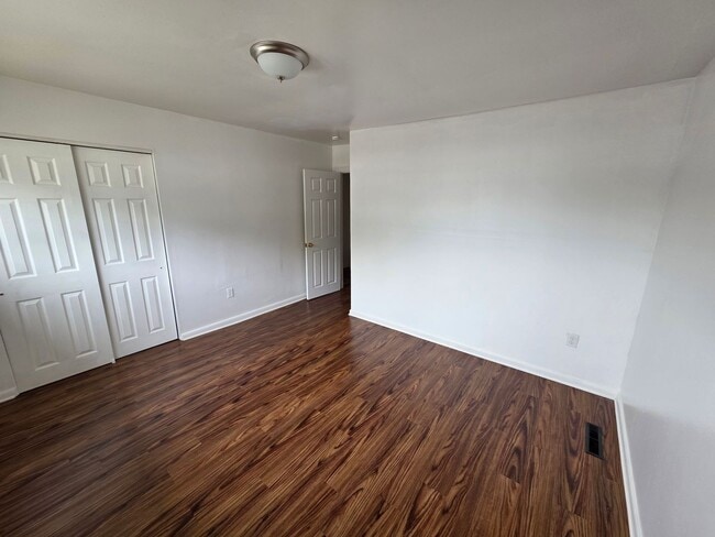 Building Photo - 66 Thorn Ln