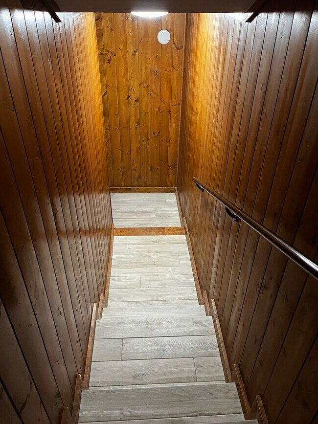 Building Photo - Unfurnished, 1-year long-term rental