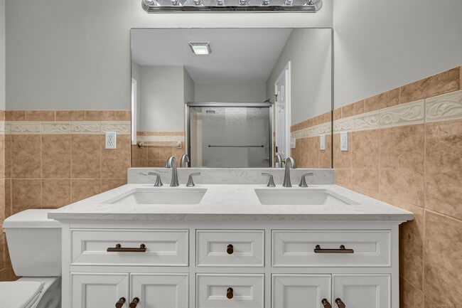 Building Photo - 26 Roger Ave