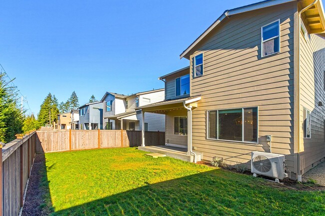 Building Photo - Spacious Port Orchard Two-Story