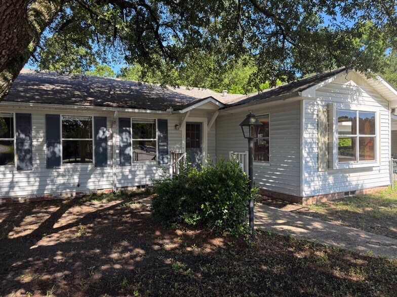 Building Photo - 619 NE Stallings Dr