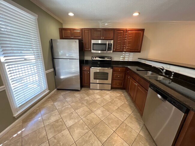 Building Photo - 2 Bed 2 Bath Condo