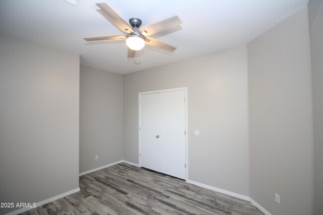 Building Photo - 8166 W Rose Garden Ln