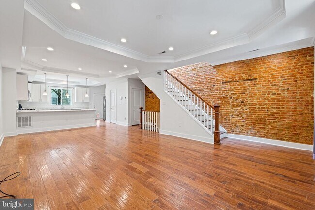 Building Photo - 1110 Orren St NE