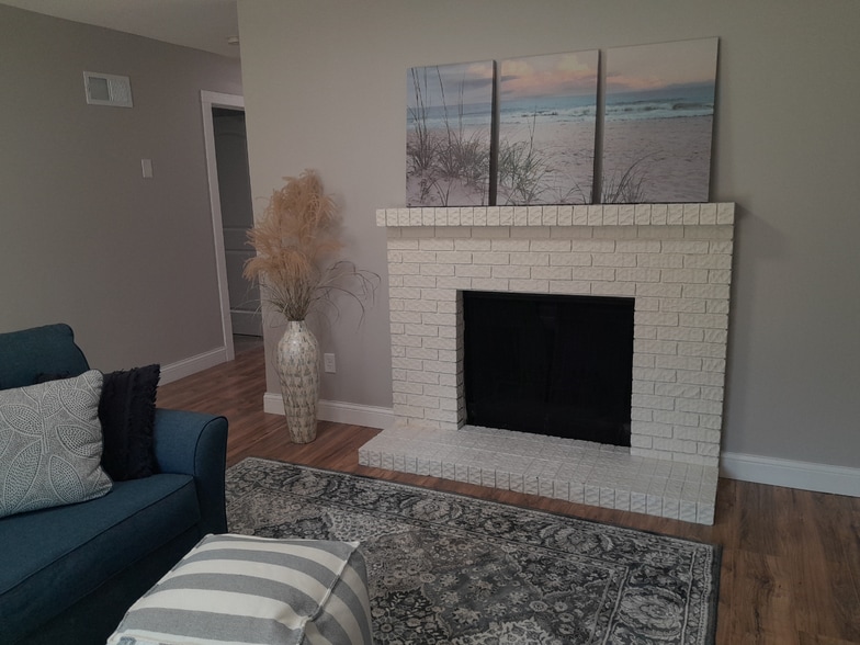Building Photo - 15423 Trillium Cir
