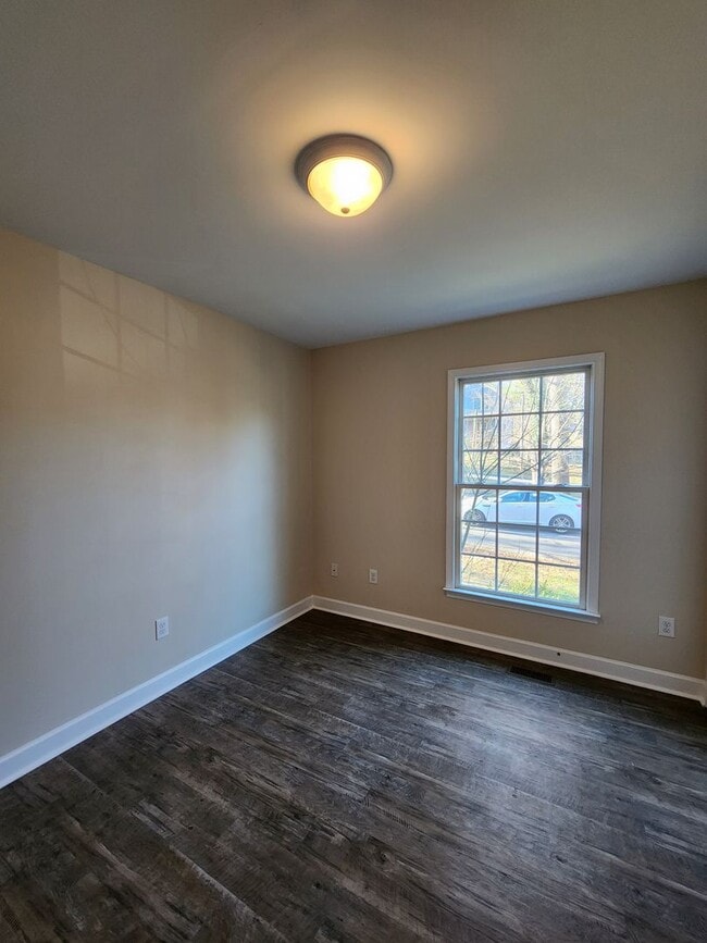 Building Photo - Asheville Rental!