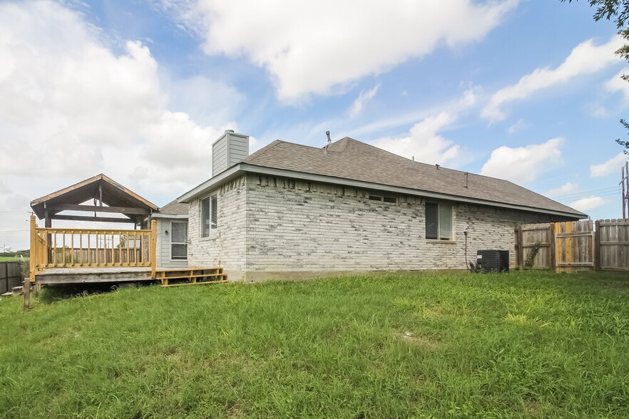 Building Photo - 706 Valleycreek Rd