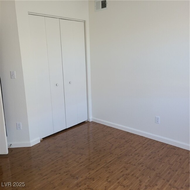 Building Photo - 636 Yacht Harbor Dr