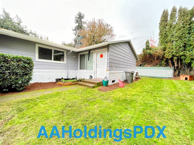 Building Photo - 2312 NE Lombard St