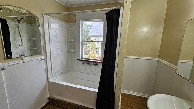 Building Photo - 3 bedroom 1 bath single family home in Man...