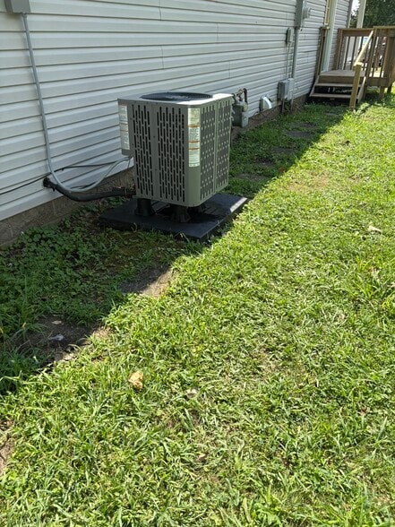 Building Photo - 1835 Carpenter Cir