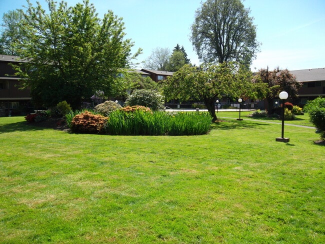 Building Photo - 3500 SE Oak Grove Blvd