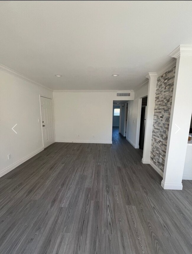 Building Photo - Recently Remodeled 2 bedroom