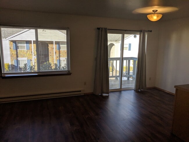 Building Photo - Spacious Studio with bonus storage