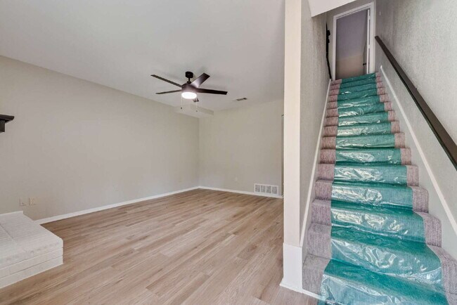 Building Photo - Completely Remodeled Triplex Unit 2 bed 1....