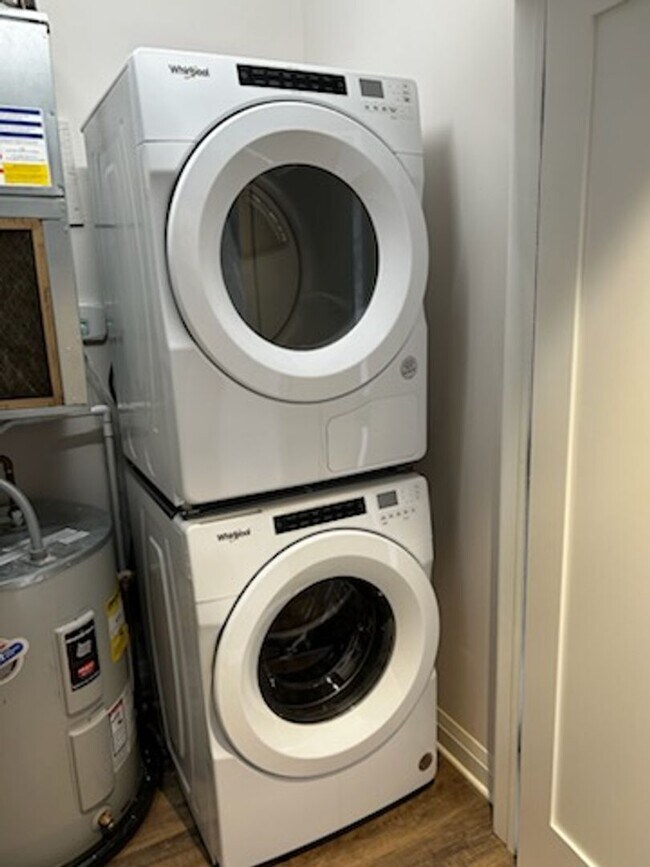 Building Photo - Welcome to Urban Elegance in the Heart of Historic Old City, Philadelphia