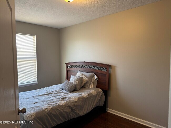 Building Photo - 528 Sherwood Oaks Dr