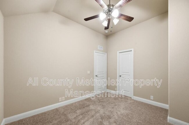 Building Photo - 556 Avery Pt