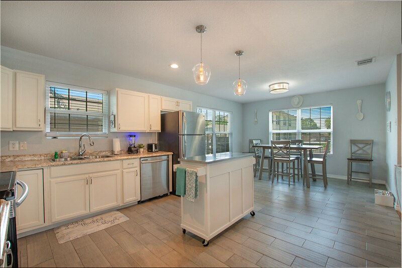 Building Photo - 958 E Allen Ave