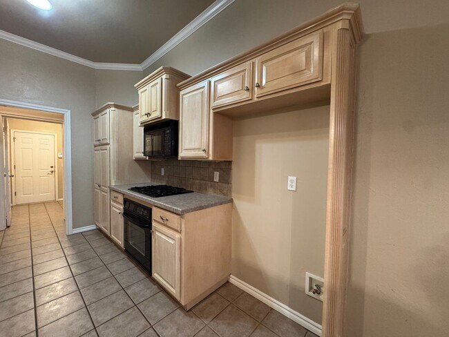 Building Photo - Spacious Home + North Edmond + 3 bedrooms + Study + Edmond Schools + Storm Shelter