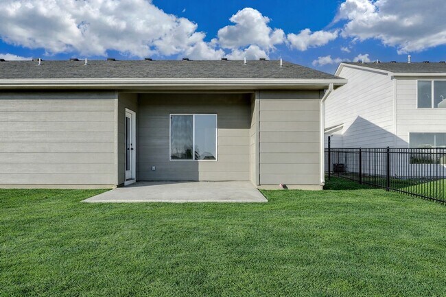 Building Photo - Pineway Oliver Plan