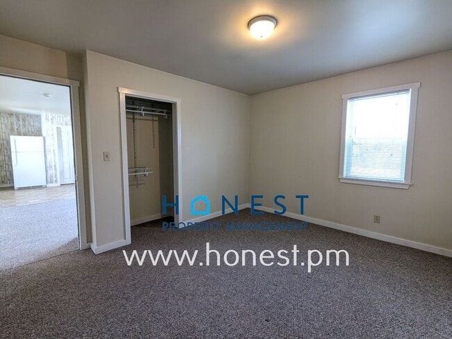 Building Photo - 95 Main St