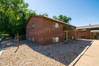 Building Photo - 923 James Ct