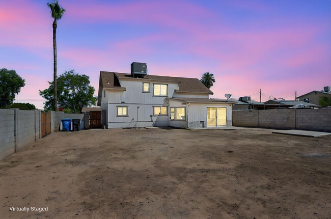 Building Photo - 2423 E Maryland Dr