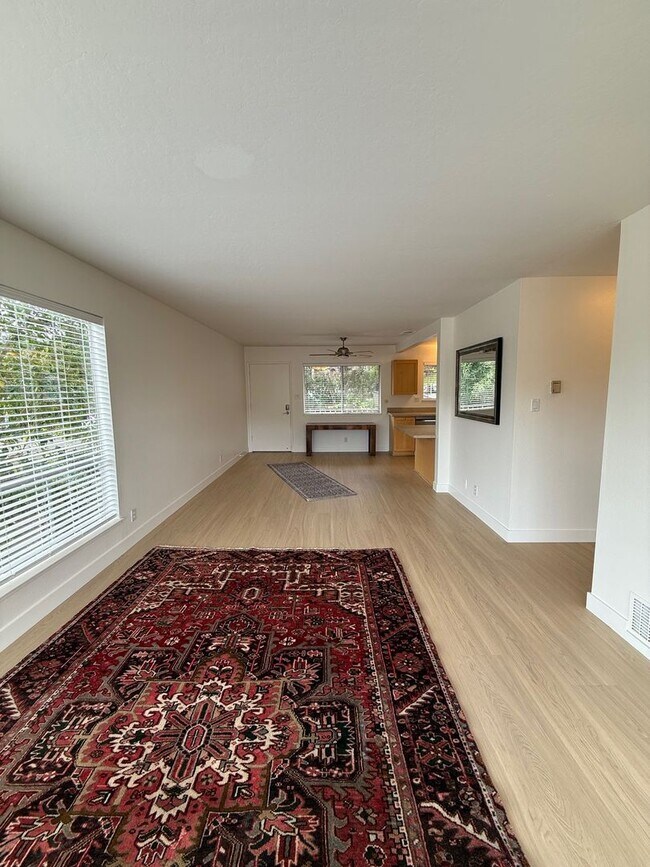 Building Photo - 55-57 Bayo Vista Way