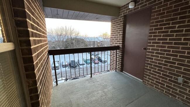 Building Photo - Spacious one bedroom condo located in the summer ridge community!