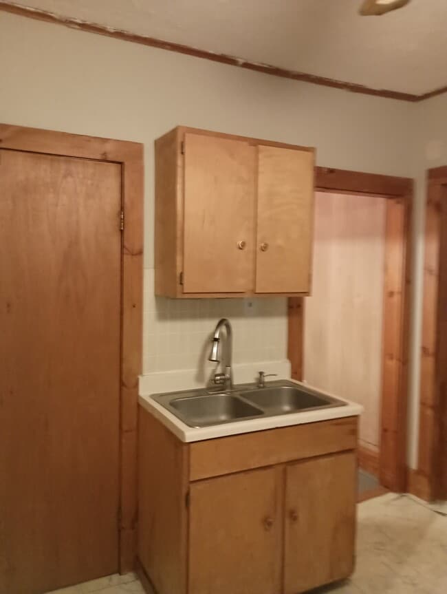 Building Photo - 105 L St