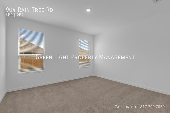 Building Photo - 904 Raintree Rd