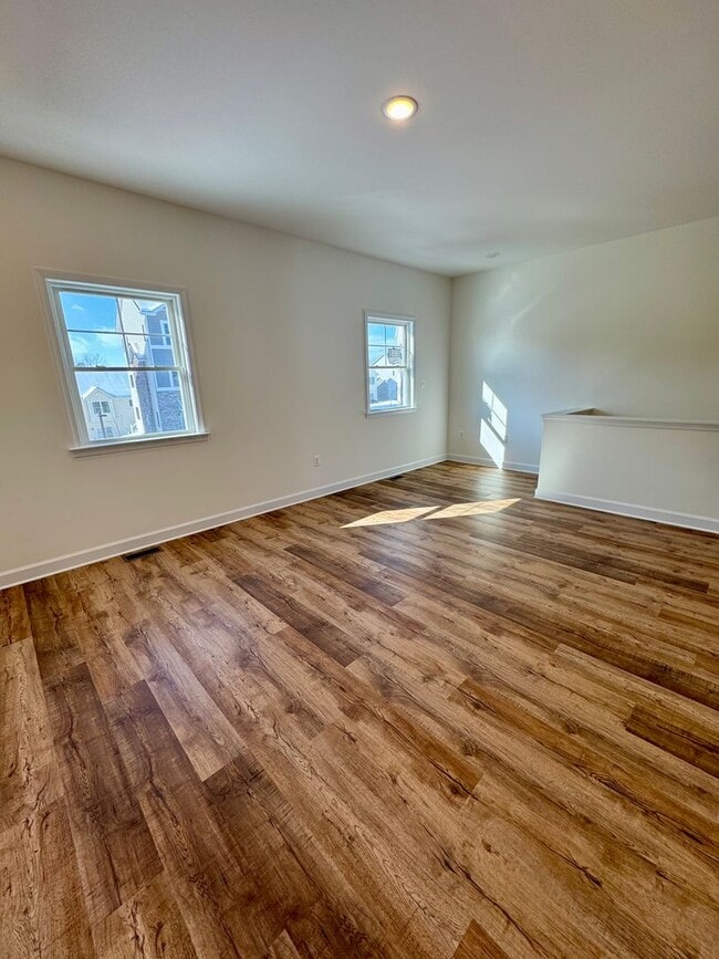 Building Photo - Like New Townhouse for Rent in Congers Creek
