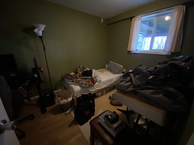 Building Photo - 825 N Garden St