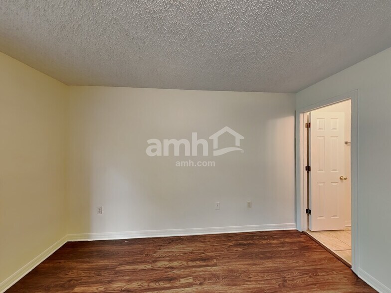 Building Photo - 6544 Gentle Oaks Dr S