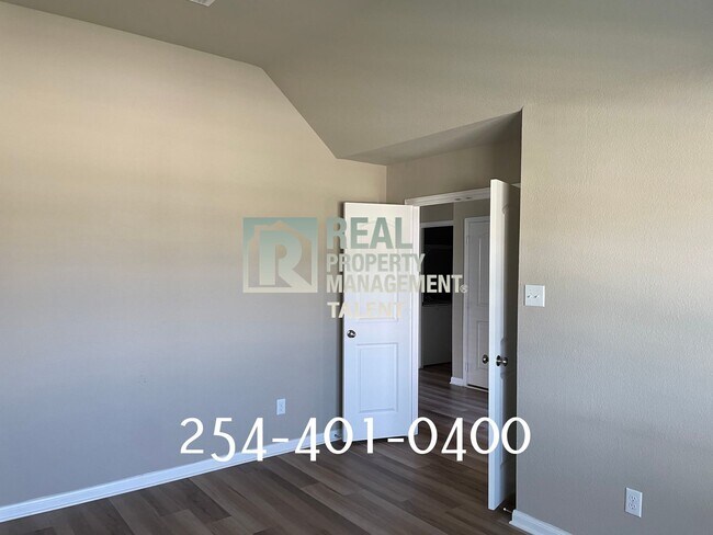 Building Photo - DEAL ALERT!!! 3 Bedroom, 2 Bathroom Home f...