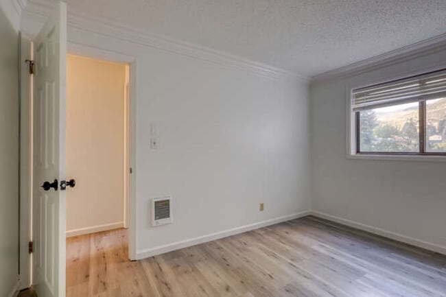 Building Photo - 1061 W Beaver Creek Blvd