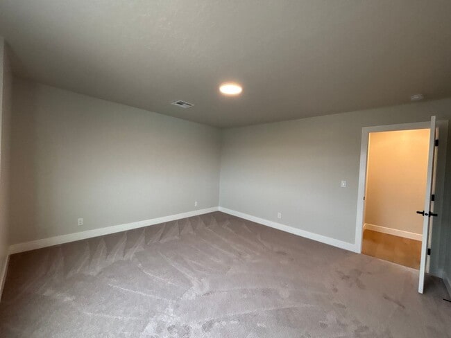 Building Photo - BRAND NEW END TOWNHOME FOR RENT + HALF OFF JANUARY RENT!