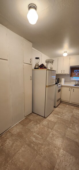 Building Photo - 631 Lafayette Dr NE