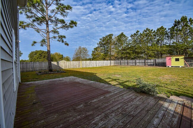 Building Photo - 4 bedroom, 2.5 bathroom Home!