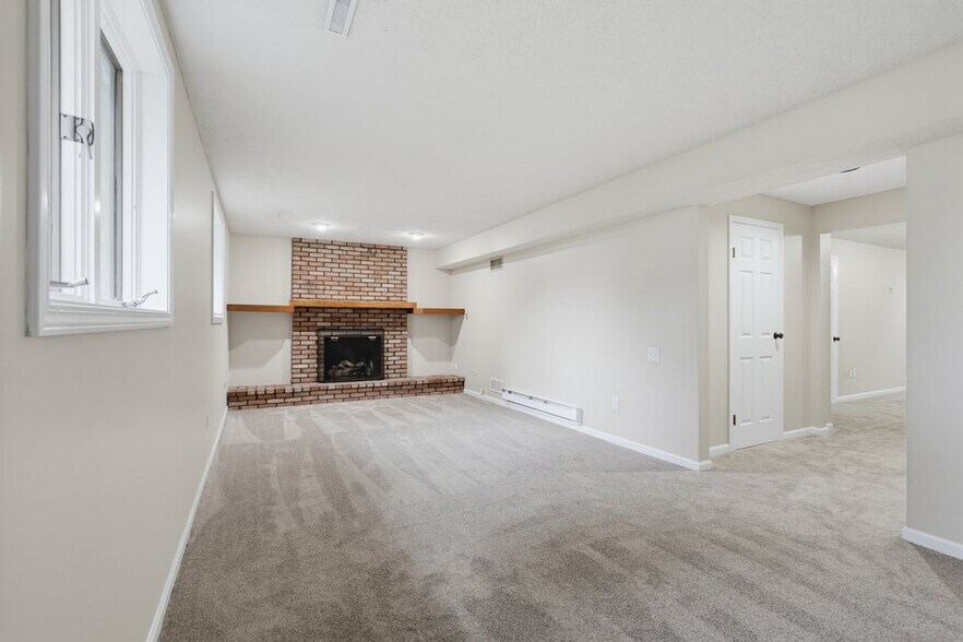 Building Photo - 5460 Echodell Ave NW