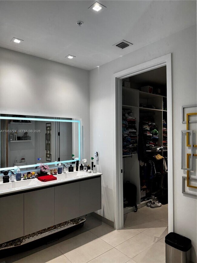 Building Photo - 1030 15th St