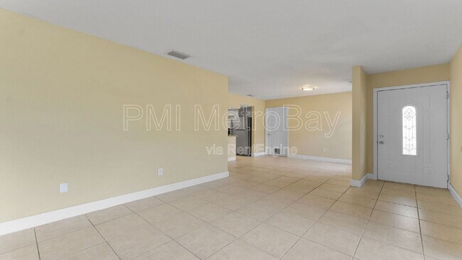 Building Photo - 309 W South Ave