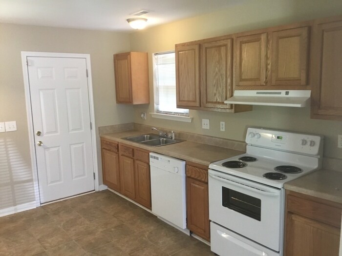 Building Photo - 1606 Allenbrook Dr
