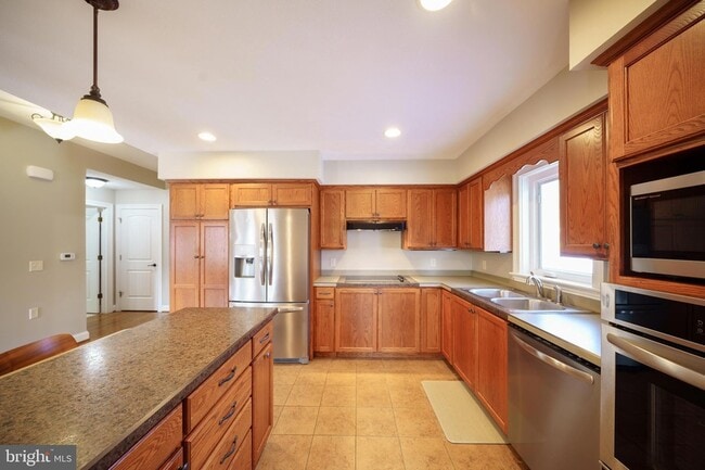 Building Photo - 2616 Greenport Dr