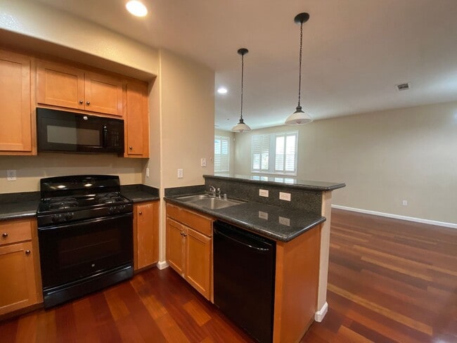 Building Photo - Dublin Tri Level Townhome 2 Br. 2.5 Ba. Tw...