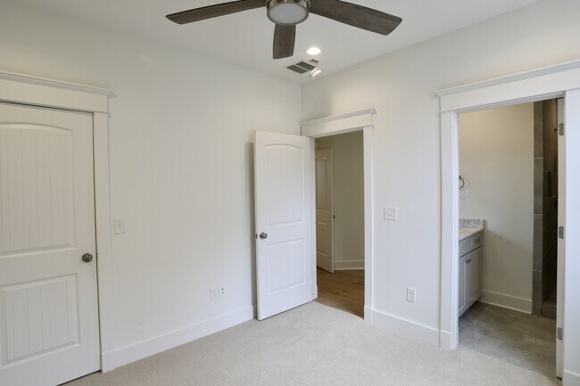 Building Photo - 406 Shakespeare Ln